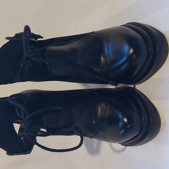 ALEXANDER WANG LACE UP BOOT HEELS! - Picture 2 of 8